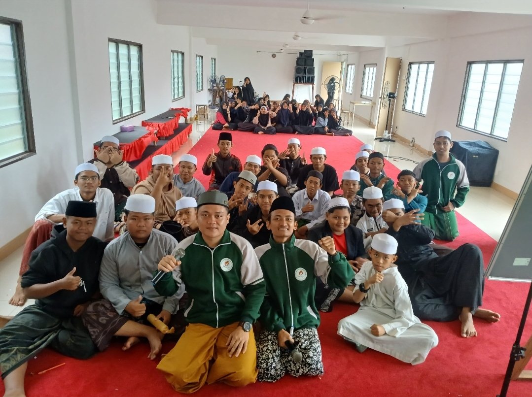 KKN CERDAS UNUGIRI Bojonegoro Tingkatkan Literasi, Numerasi, dan Wawasan Kebangsaan di Pondok An-Nahdloh Malaysia