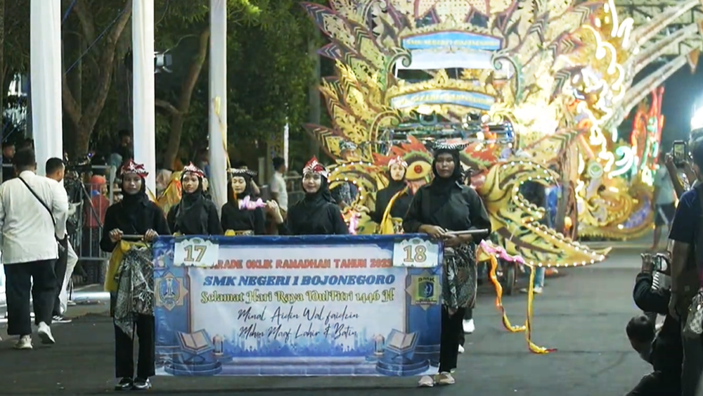 Parade Oklik di Bojonegoro Meriahkan Malam Idul Fitri