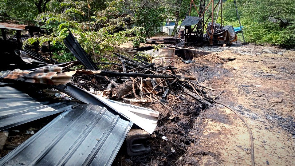 Tempat Istirahat di Lokasi Penyulingan Minyak Tradisional Bojonegoro Terbakar