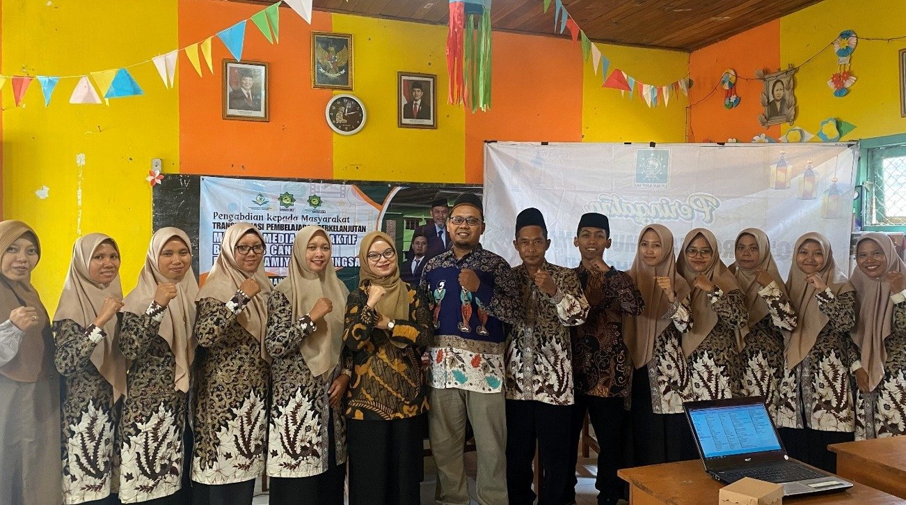 Dosen UNUGIRI Berikan Pendampingan Guru Rancang Media Interaktif Berbasis Teknologi