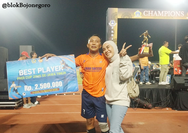 Pemain Terbaik PKDI Cup 2025 Se Jatim, Kades Karangdayu Didampingi Istri