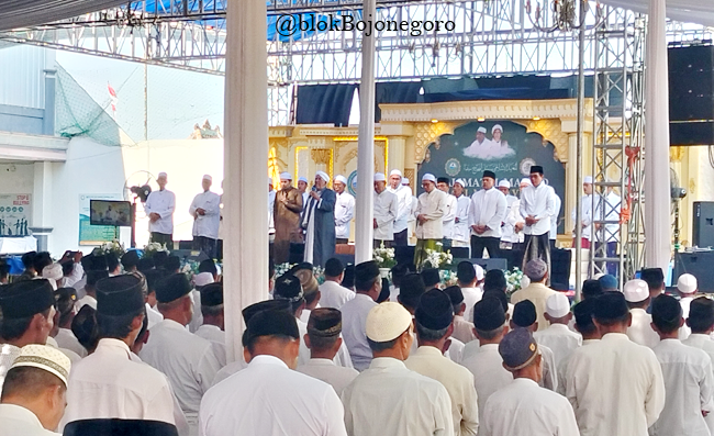 Haul Masyayikh Ponpes Sabilunnajah Simo, Kiai Anwar Zahid Doakan Negara Aman