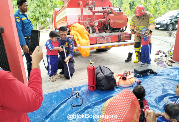 Serunya Outing Class KB Taman Hati Dander di Damkarmat Ngasem Bojonegoro