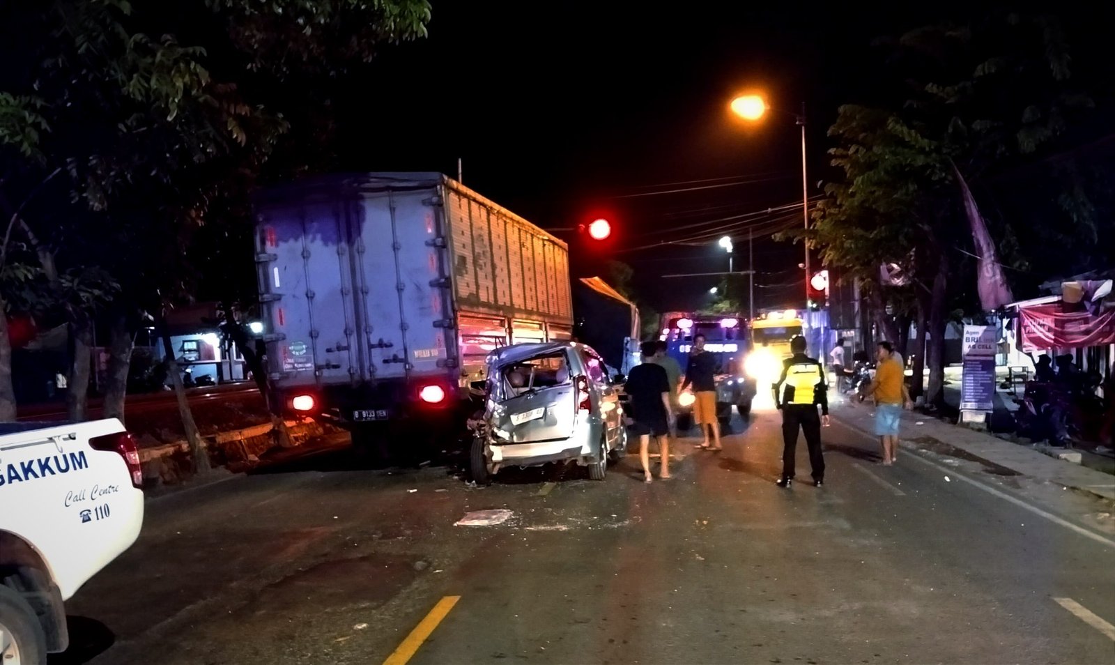 Sopir Tronton Mengantuk Sebabkan Laka Beruntun di Perempatan Balen Bojonegoro