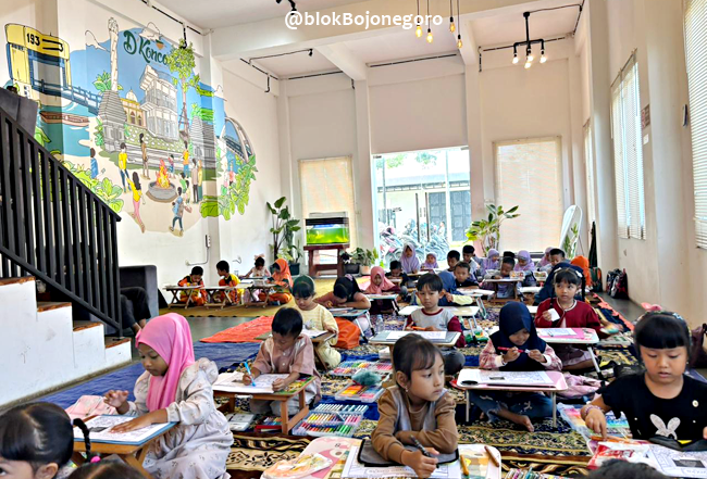 Suasana Lomba Mewarnai di Ulang Tahun ke 2 D'Konco Cafe