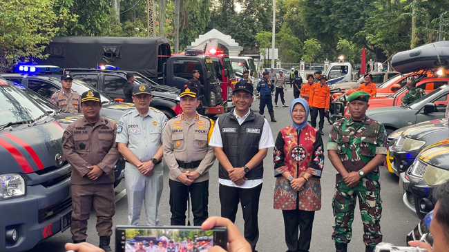 Pastikan Kenyamanan dan Keamanan Warga, Bupati Bojonegoro Pimpin Apel Gelar Pasukan Operasi Lilin Semeru 2025