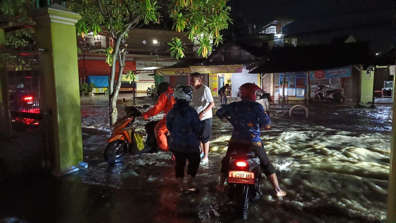 Genangan Air Masih Terjadi di Jalan Pattimura Meski Ada Proyek U-Ditch Bernilai Miliaran, Sejumlah Motor Mogok