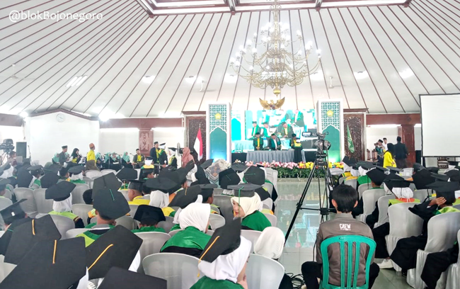 Santri TPQ An-Nahdliyah Bojonegoro Penuhi Pendopo Malowopati Saat Wisuda