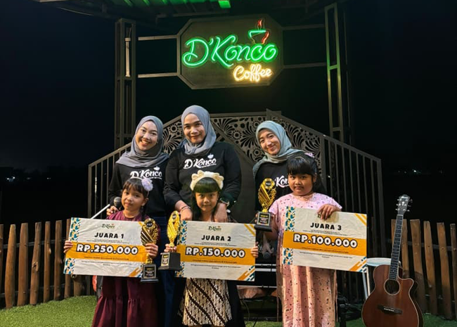 Anugerah untuk Pemenang Lomba Mewarnai TK/RA di D'Konco Cafe