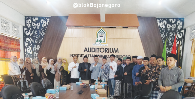 Tim PkM Litapdimas 2025 Institut Attanwir Bojonegoro Latih Unit Usaha Pondok Pesantren
