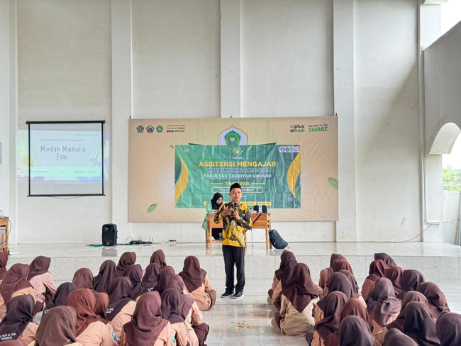 Mahasiswa Asistensi Mengajar MA Plus Al-Hadi Padangan Gelar Workshop Menulis Esai