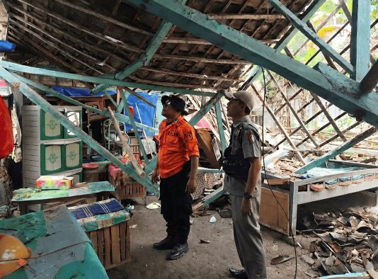 Rumah Warga Purwosari Rusak Diterjang Angin Kencang, BPBD Bojonegoro Data dan Beri Bantuan