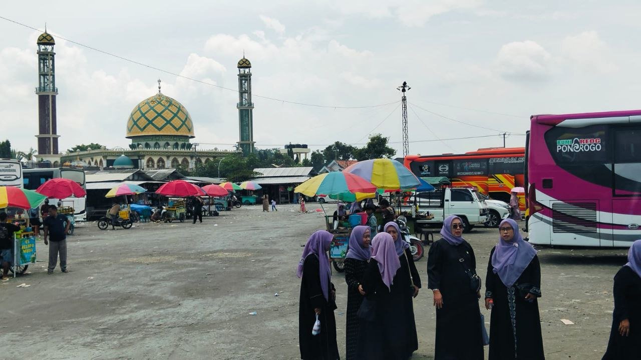 1 Abad NU, Peziarah Rombongan ke Syaikhona Kholil...