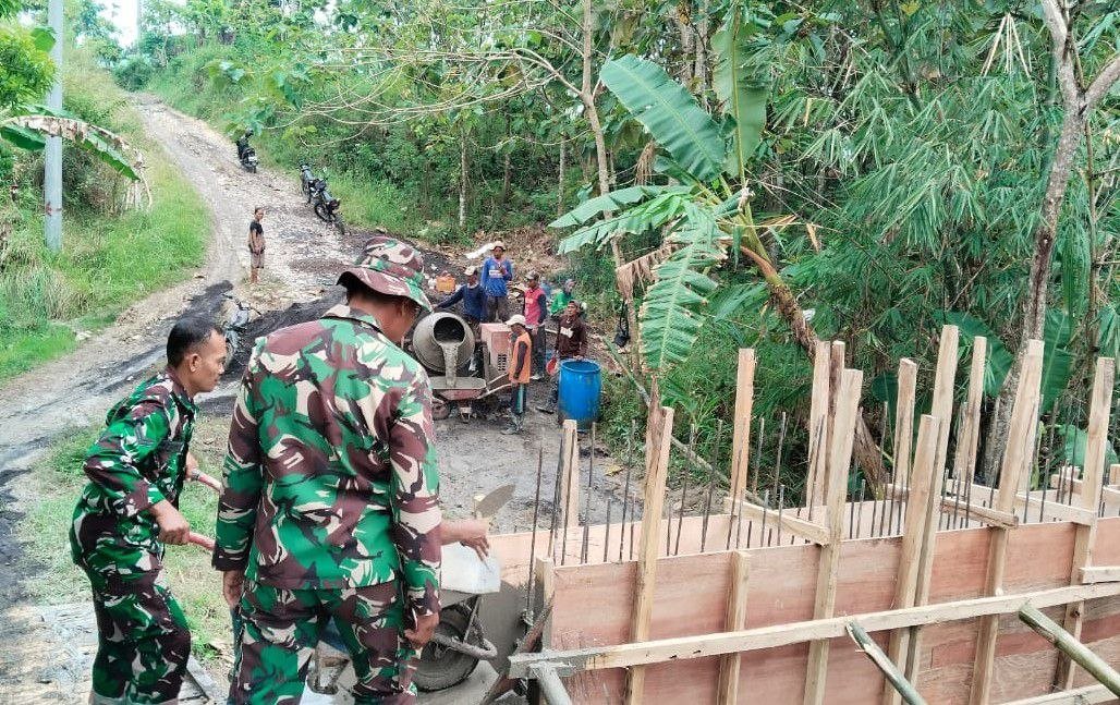 Gotong Royong TNI dan Warga, 10 Jembatan Perintis...