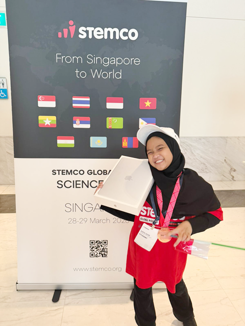 Woww..! Kakak Alka yang Prestasinya Sampai Singapura