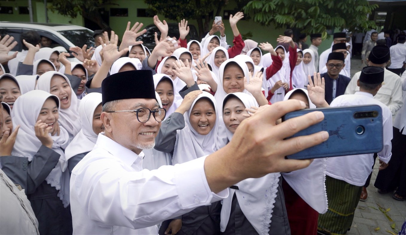 Menko Zulhas Gerilya ke Sejumlah Ponpes di Bojonegoro,...