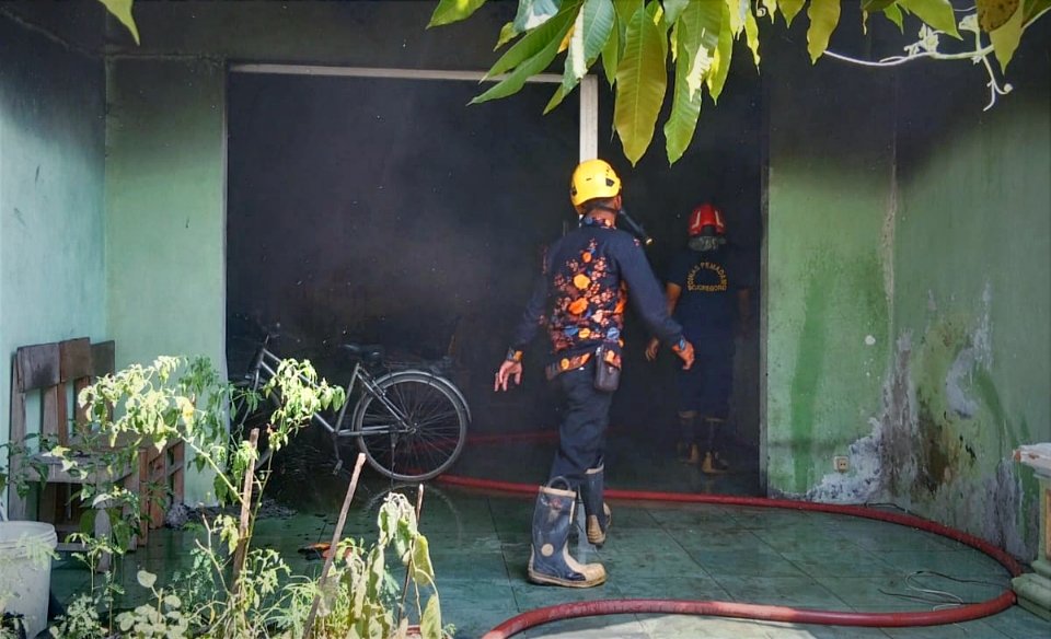 Korsleting Listrik Sebabkan Rumah di Bojonegoro Ludes Terbakar,...