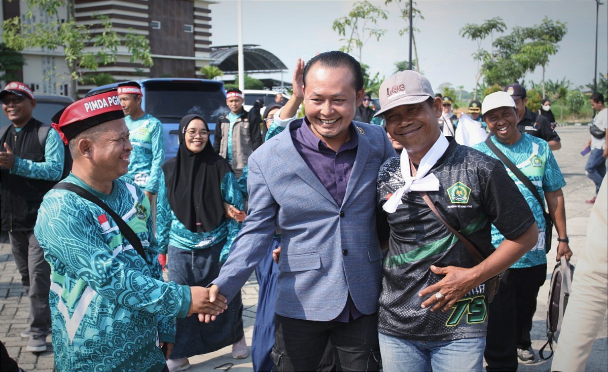 Ketua DPRD Bojonegoro Lepas Puluhan Guru Bertolak ke...