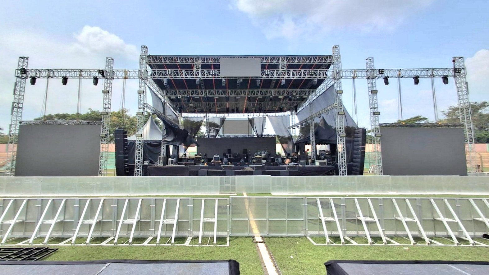 Bawa 12 Lagu, Band Ungu Siap Tampil di...