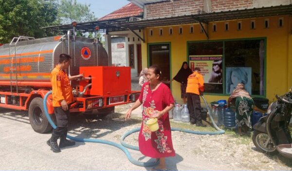 Panas di Bojonegoro Makin Menyengat, Distribusi Air Bersih...
