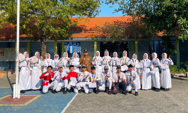 Bersamaan Upacara Bendera, SMAN 1 Sumberrejo Bojonegoro Panen...