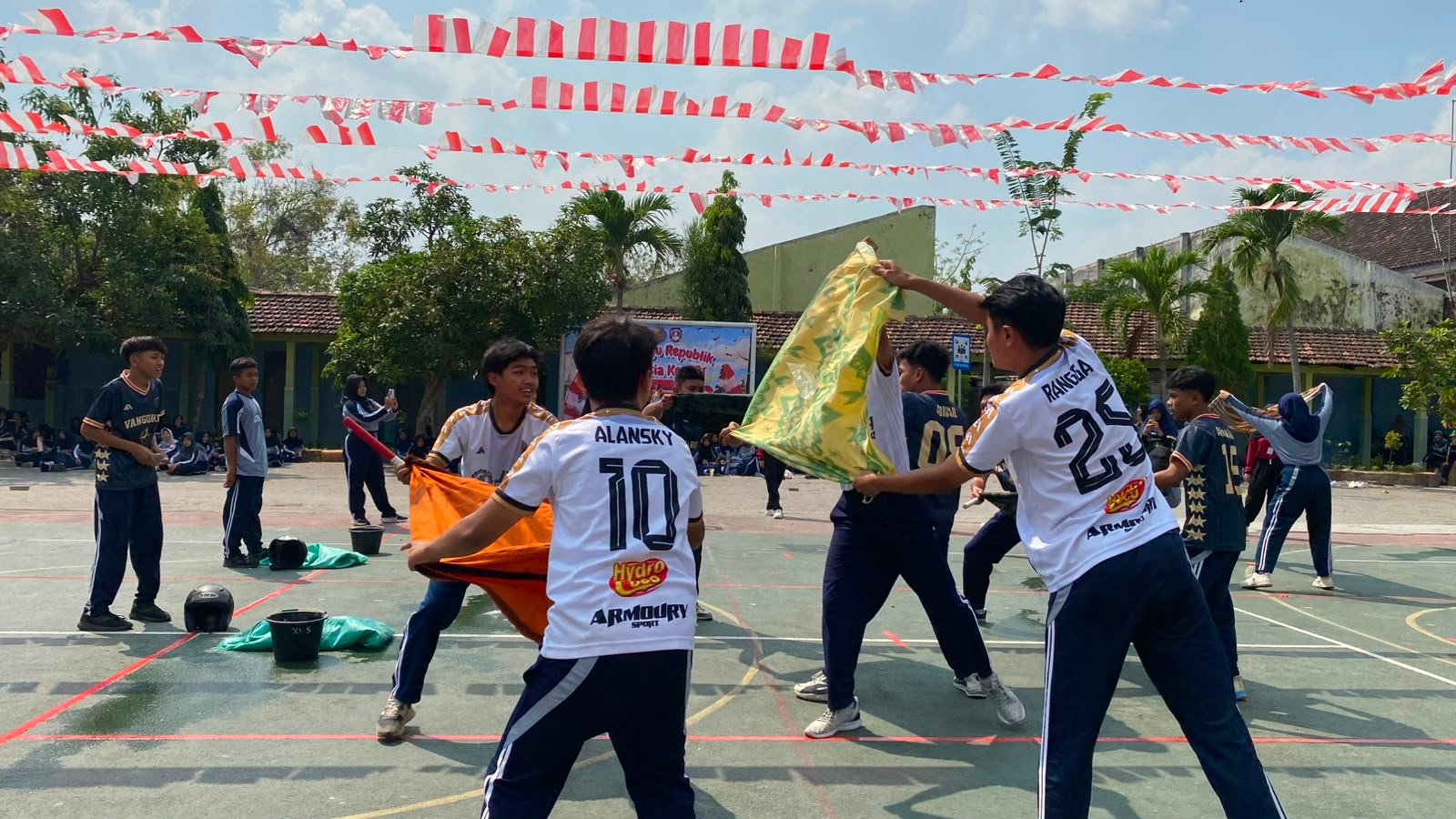 Semarak Lomba Kemerdekaan di SMAN 1 Sumberrejo, Guru...