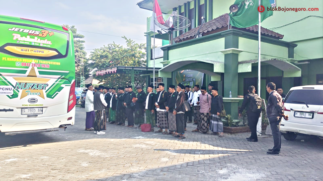 Seratusan Pengurus PCNU Bojonegoro Berangkat Ramaikan Muktamar NU...