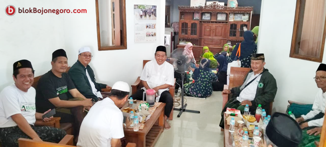 Sambangi Operation Base PCNU Bojonegoro di Muktamar NU,...