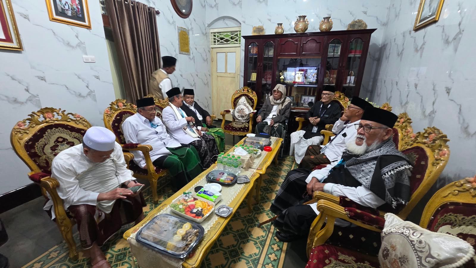 9 Kiai Sepuh Anggota AHWA Rapat di Ndalem...