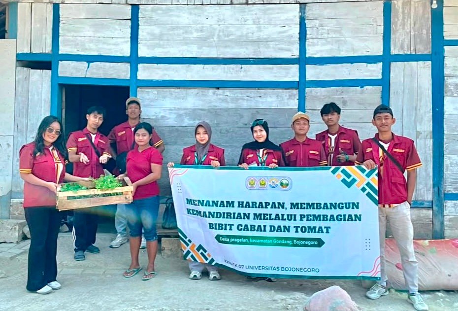 KKN-TK 07 Unigoro Bagikan 600 Bibit Cabai dan...
