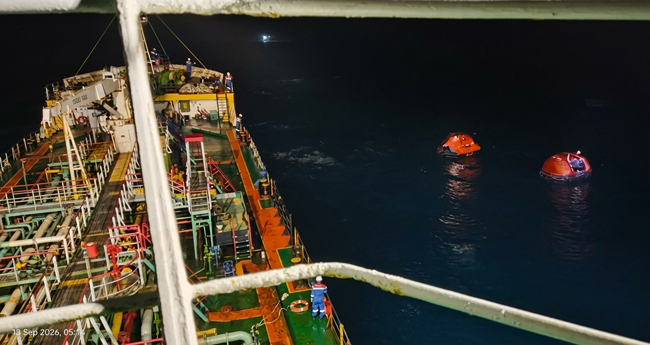 Kapal Pertamina Patra Niaga Bantu Selamatkan 16 Korban...