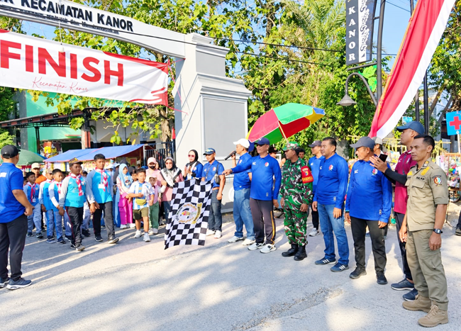 Puncak HUT RI ke-81, Ribuan Warga Ikuti Jalan...