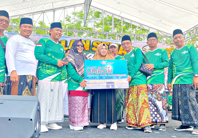 Bupati Wahono Beri Doorprize Umrah Melalui Kanufaza Saat...