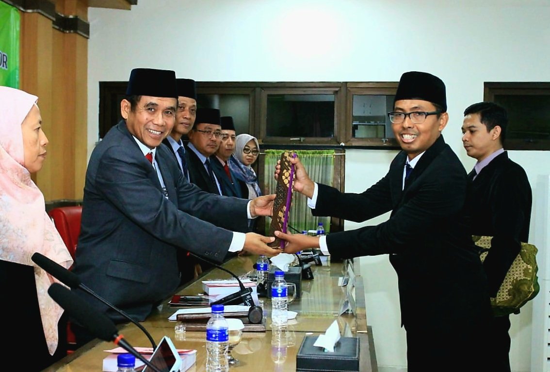 Dr. Arief, Alumni Ponpes Attanwir dan Mantan Loper...