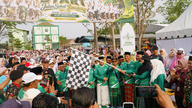 Jalan Sehat Bersarung PCNU Bojonegoro Bertabur Doorprize