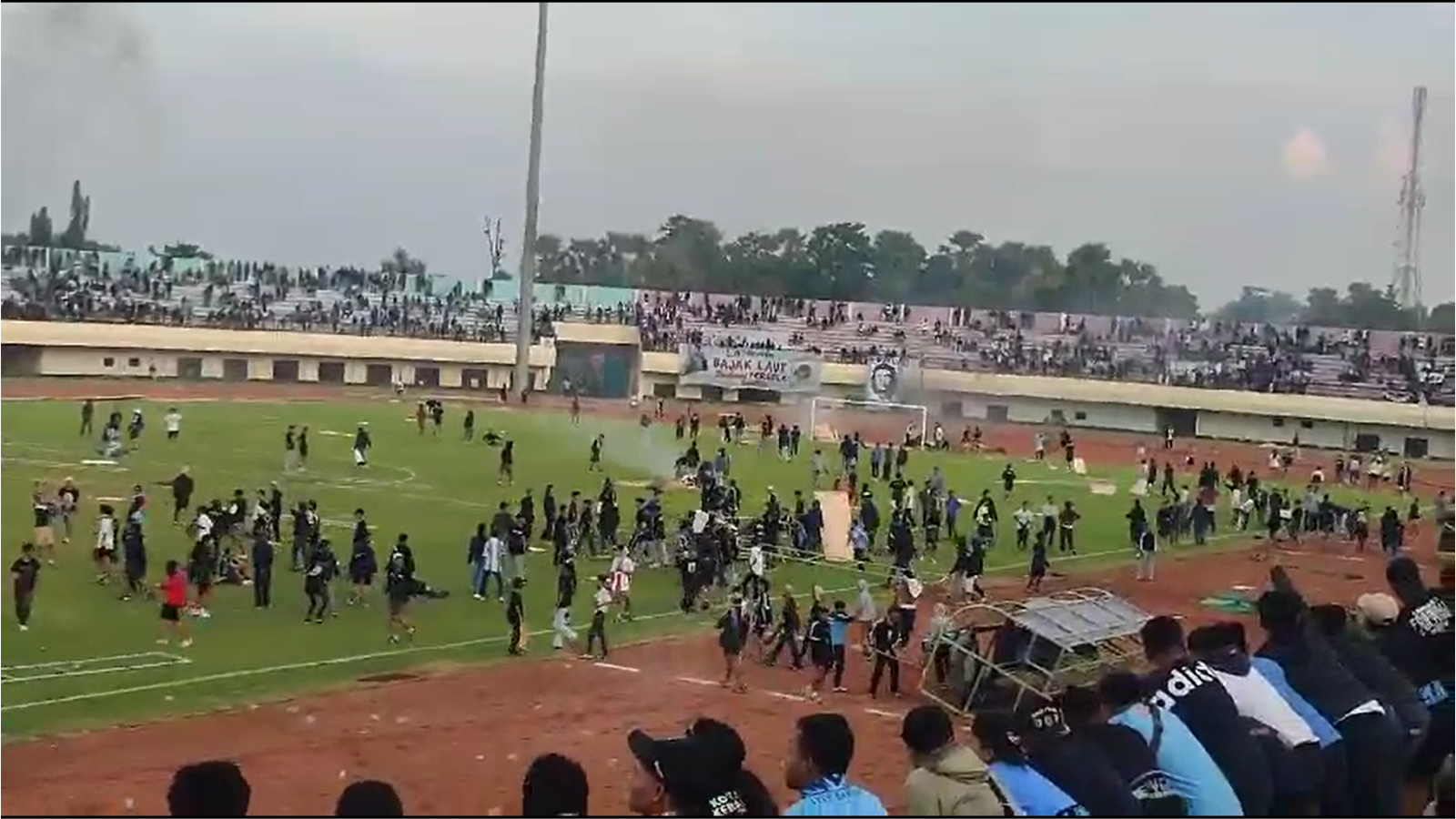Laga Persela VS Persijap Ricuh, Suporter Mengamuk Rusak Stadion Tuban