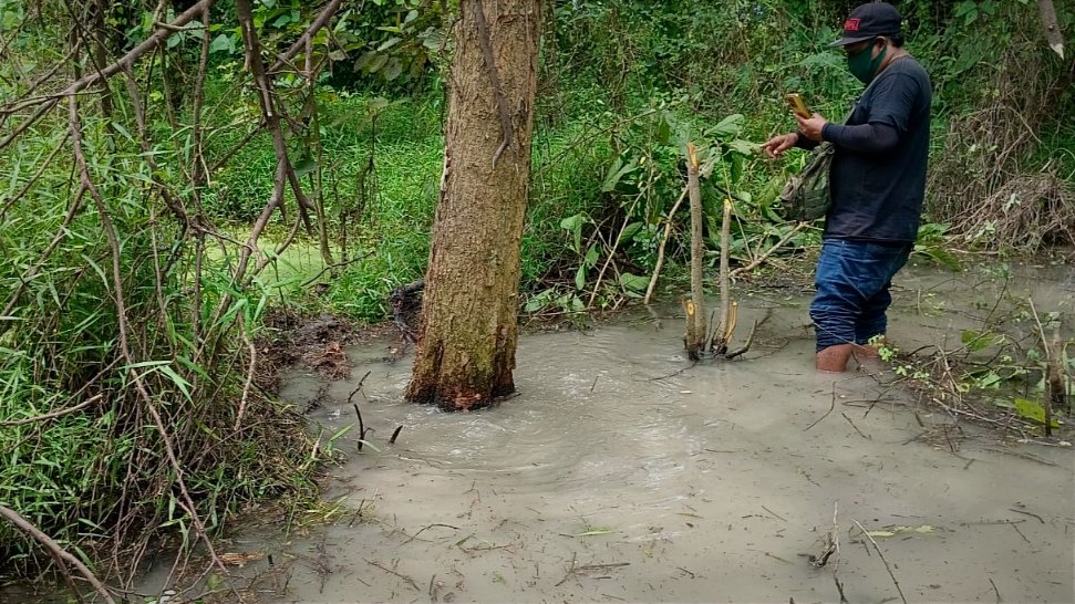 Geger! Semburan Air Bergembung Diduga Campur Gas Muncul di Bojonegoro