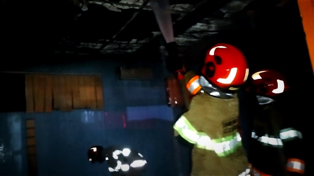 Jelang Waktu Sahur, Balai Desa Ketileng Bojonegoro Ludes Terbakar