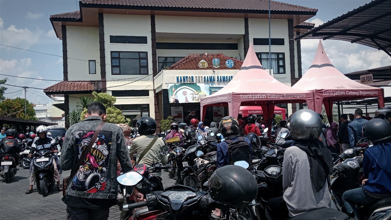 Pasca Libur Lebaran, Samsat Bojonegoro Diserbu Ribuan Warga