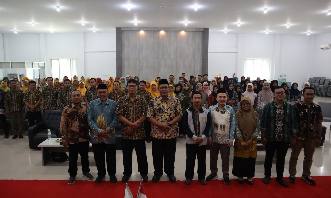 Guru Matematika di Bojonegoro Ikuti Pelatihan AI dan LaTeX