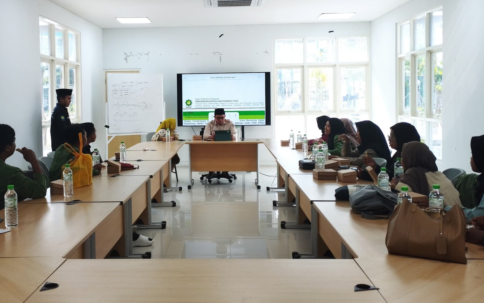 Dorong Digital Enterpreneur, Dosen UNUGIRI Berdayakan E-CoDigiMark pada Kader IPNU-IPPNU Bojonegoro