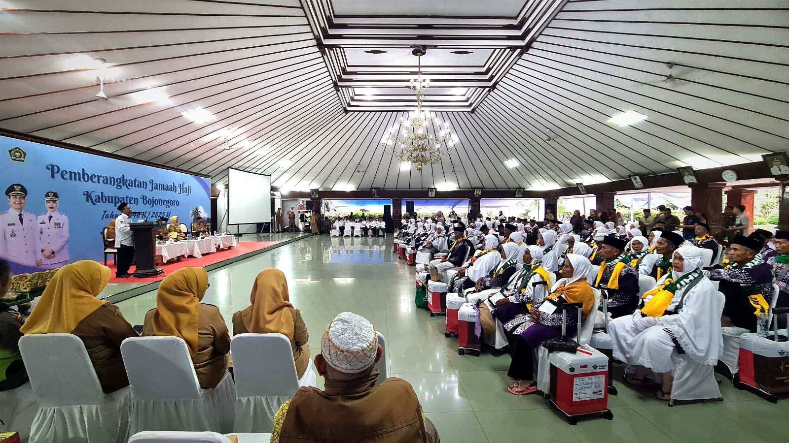 Tergabung dengan Kloter 63 Lamongan, 120 CJH Bojonegoro Diberangkatkan