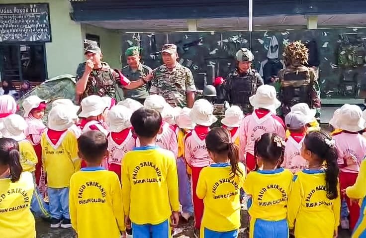 Belajar Cinta Tanah Air Sejak Dini, Siswa TK/RA Miftakhul Ulum Kunjungi Markas Koramil Sumberrejo