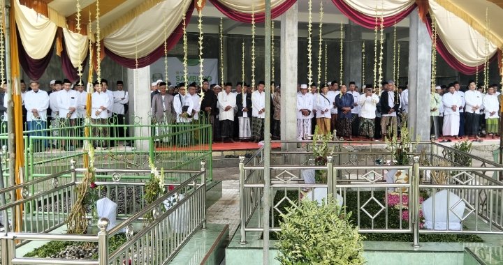 Start Awal Sambung Sanad di Pesarean Ponpes Attanwir