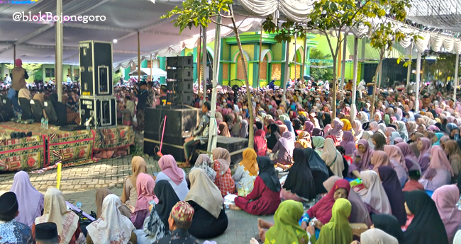 Semua Lokasi di Ponpes Attanwir Penuh Jemaah