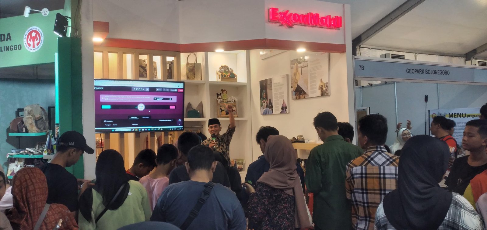 Kolaborasi EMCL dan PIB Bojonegoro Tampilkan Kreativitas di Bojonegoro Wastra Batik Festival 2025