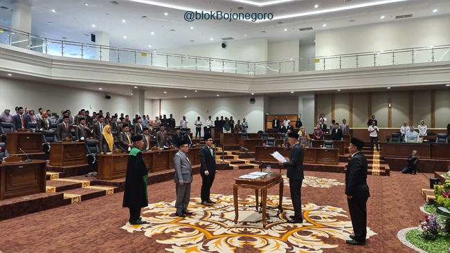 Sah..! Gus Nafik dan Dita Dilantik