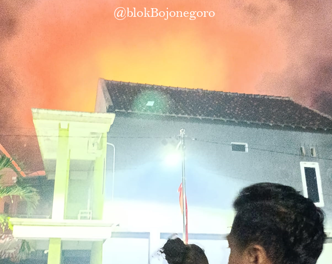 Lantai Atas Rumah Adik Pengasuh Ponpes Attanwir Terbakar