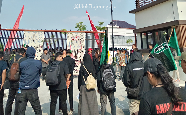 Giliran HMI Bojonegoro Demo Tagih Komitmen DPRD Bojonegoro
