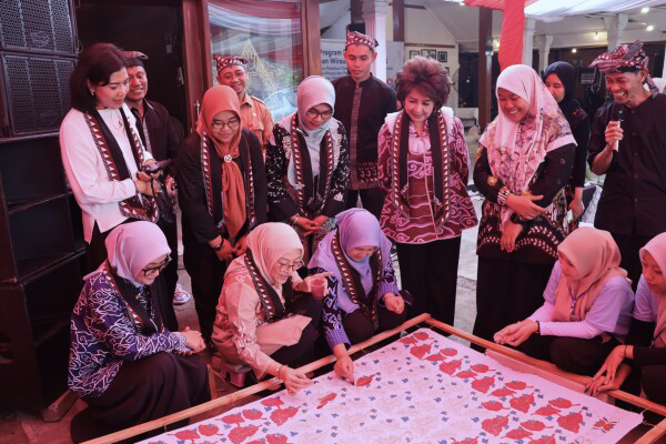 Dekranas Pusat di Balai Budaya Samin, Kerja Sama Kembangkan Keterampilan Batik Anak Muda